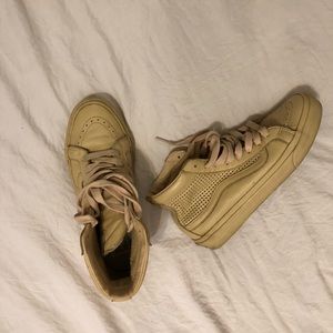 Cream Sk8-Hi Vans
